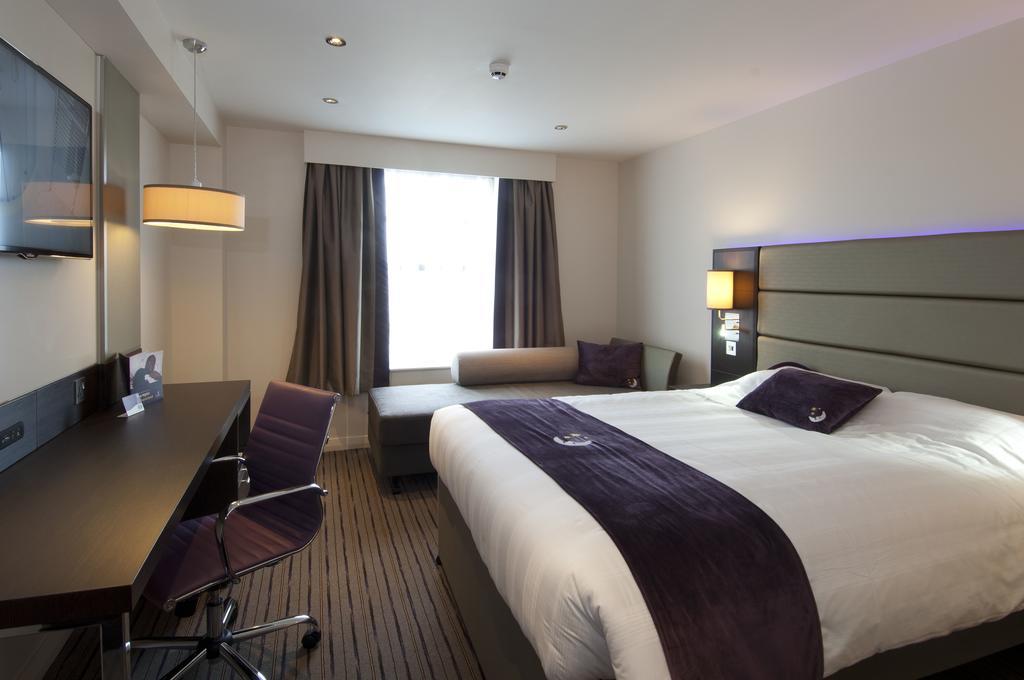 Premier Inn London Southwark Стая снимка