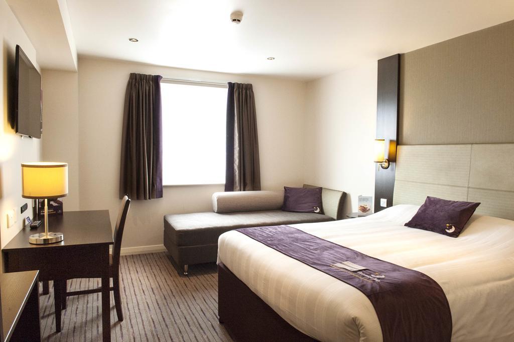 Premier Inn London Southwark Стая снимка