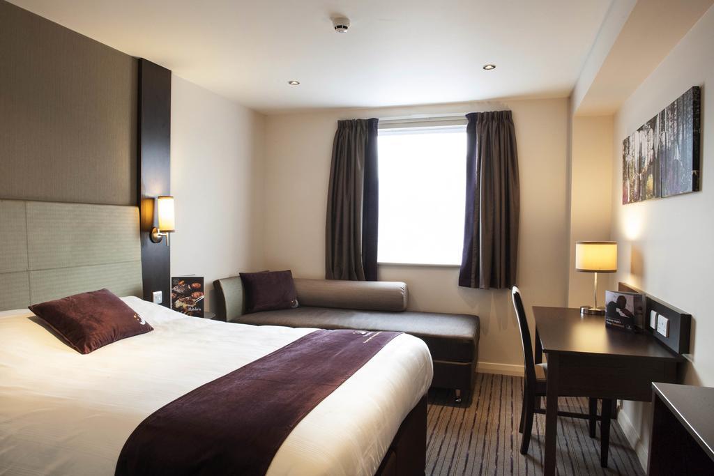 Premier Inn London Southwark Стая снимка