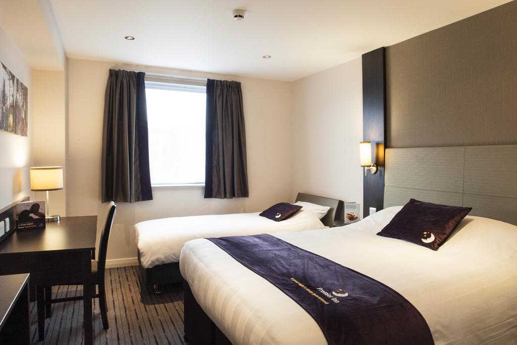 Premier Inn London Southwark Стая снимка